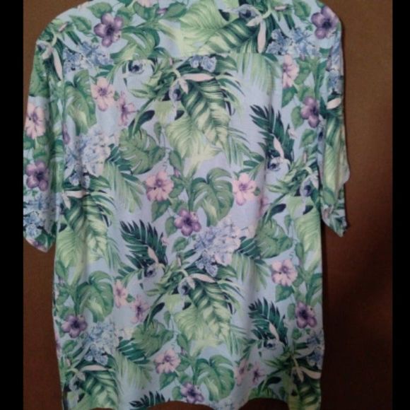 Tommy Bahama Floral pattern Short Sleeved Button Up Shirt Medium - Picture 2 of 2